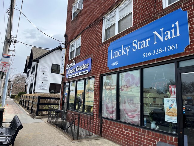 Building Photo - 410 Jericho Tpke