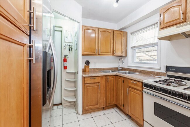 Foto del edificio - 165-35 144th Terrace