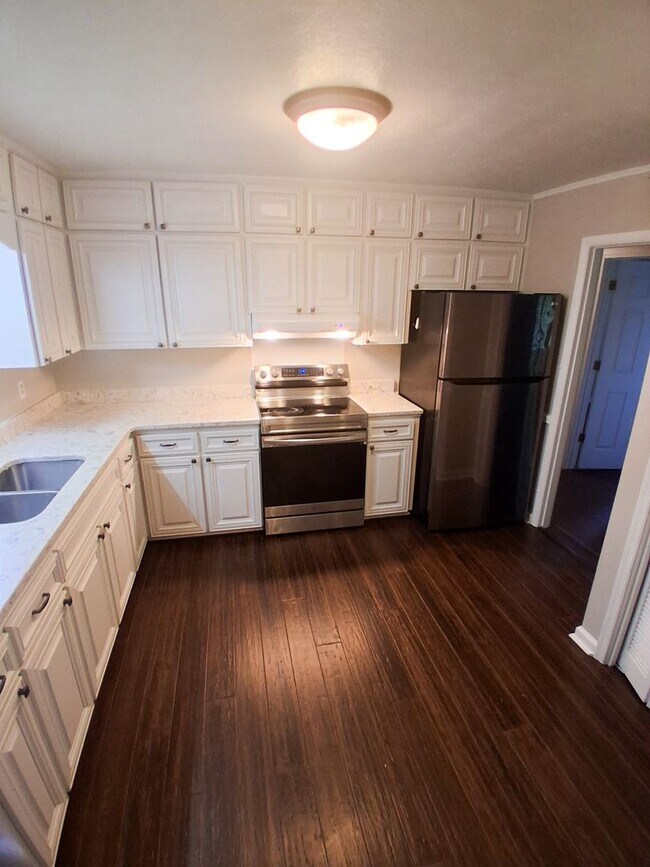 Foto del edificio - MOVE IN SPECIAL: $300 OFF FIRST MONTH'S RENT