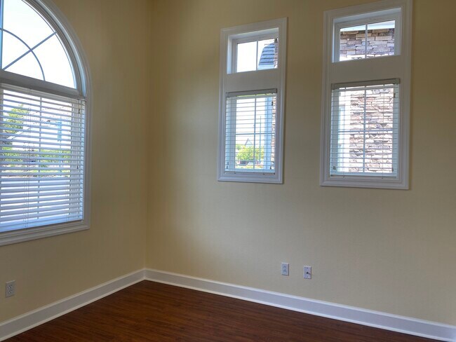 Foto del edificio - 4877 Stonehaven Ln