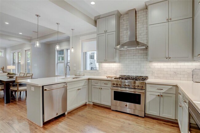 Building Photo - 826 Dorothy St