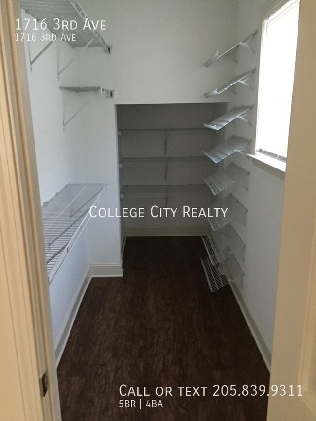 Building Photo - 1716 3rd Ave