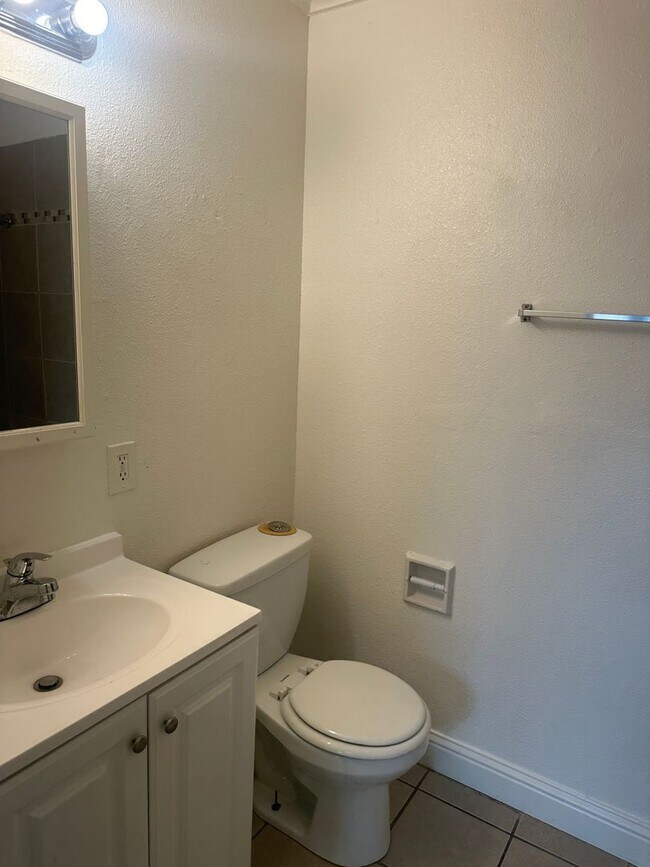 Foto del edificio - 6614 Bancroft Ave