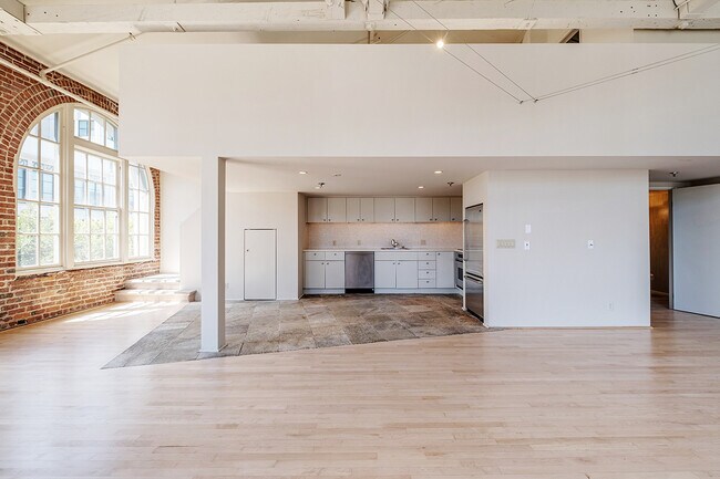 Building Photo - 461 2nd St
