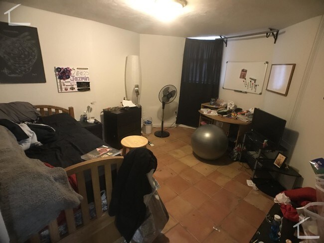 Foto del edificio - 42 Brainerd Rd