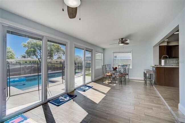 Building Photo - 716 Ixora Ave