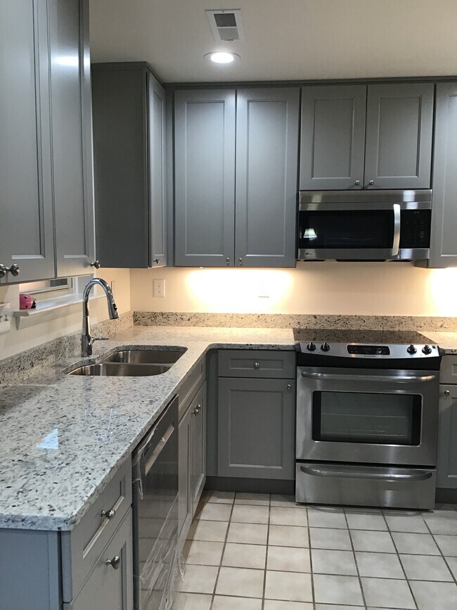 Building Photo - 5802 Edith Ct