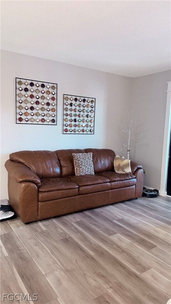 Foto del edificio - 9540 Green Cypress Ln