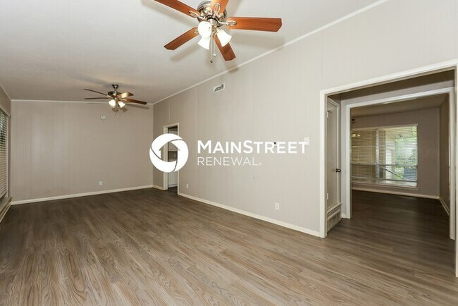 Foto del edificio - 4 Bedroom Pet-Friendly Home in Lancaster, TX with Main Street Renewal