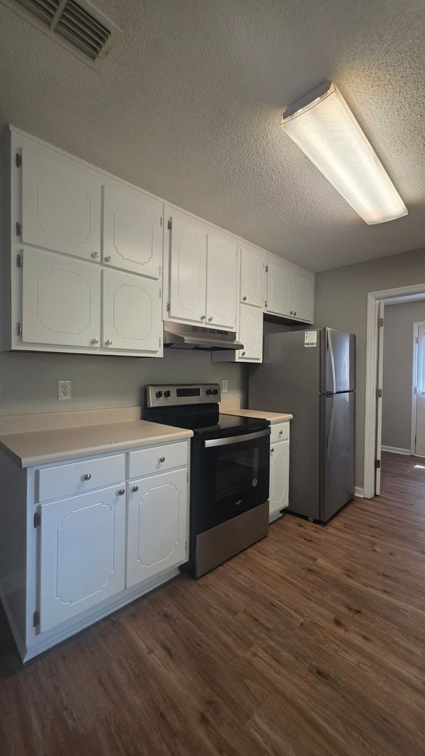 Foto del edificio - Check out this recently renovated home!
