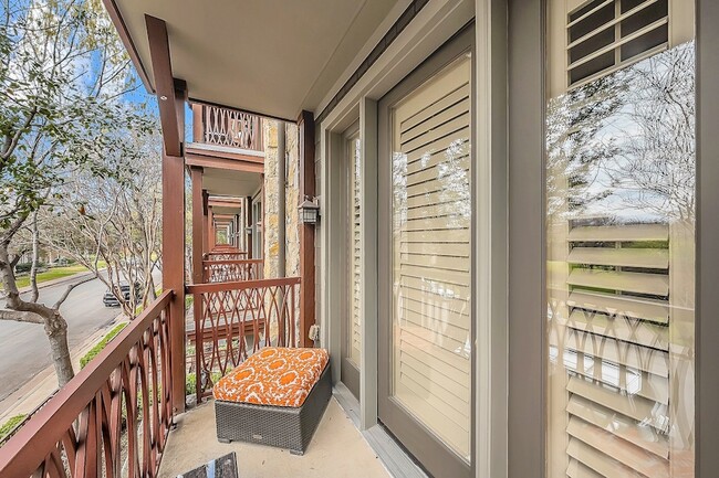 Building Photo - 6350 Oriole Dr