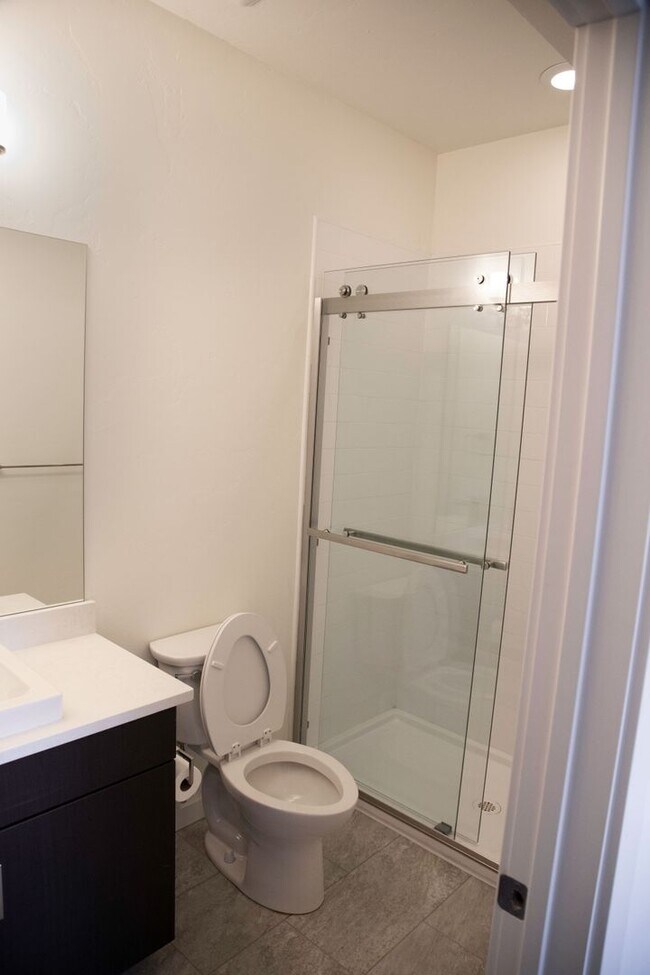 Building Photo - Modern 2bed/2bath home with loft near down...