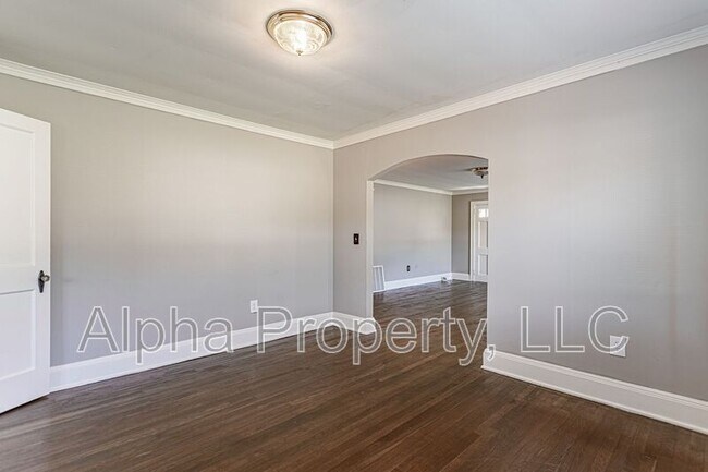 Building Photo - 739 Anderson Dr