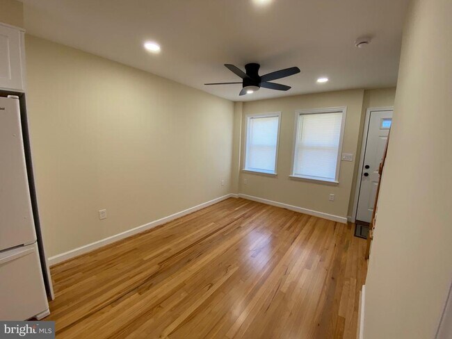 Building Photo - 337 Joplin St