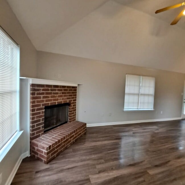 Foto del edificio - Welcome to this charming 3 bedroom, 2 bath...