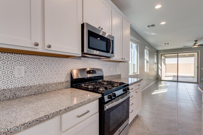 Foto del edificio - 17552 W Hadley St