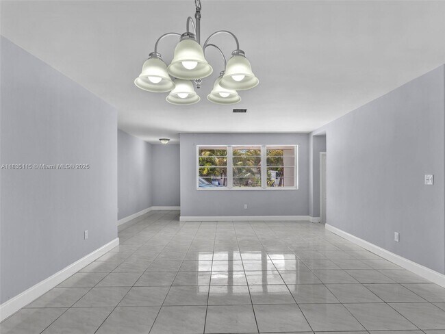 Building Photo - 6525 SW 18th St