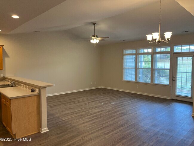 Foto del edificio - 5118 Elton Dr SE
