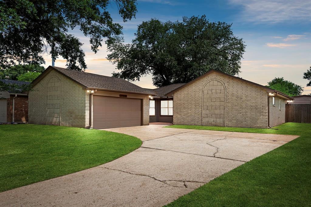 Primary Photo - 13834 Fleur De Lis Blvd