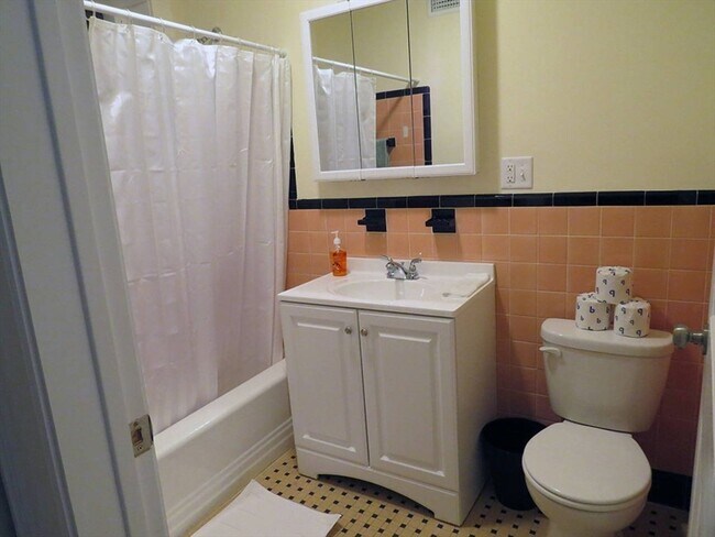 Foto del edificio - 1463 Beacon St