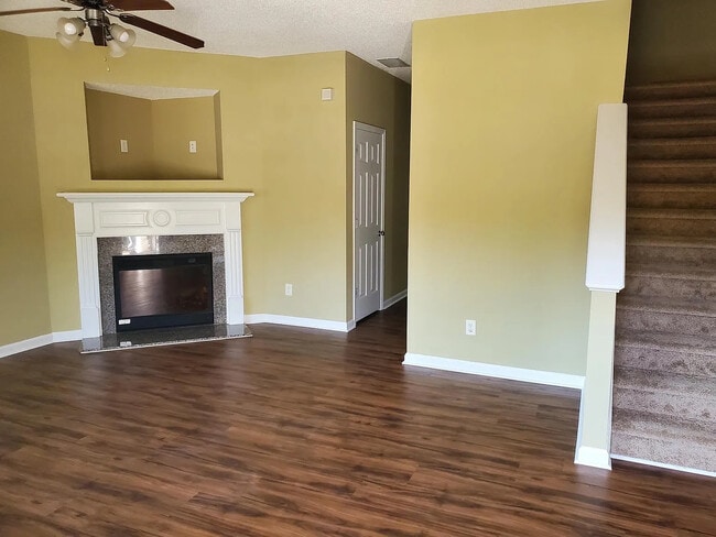 Foto del edificio - Room in Townhome on Olmadison Pl