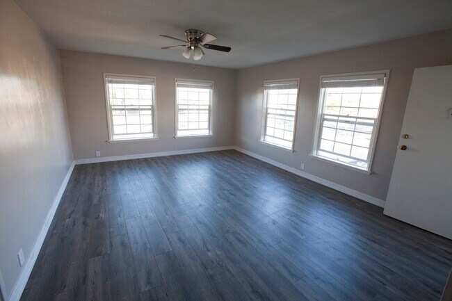 Foto del edificio - 3536 W Adams Blvd