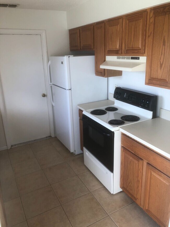 Foto del edificio - RENTAL HOME  IN THE FLORESTA AREA 2 BEDROOM 2 BATH SINGLE CAR GARAGE