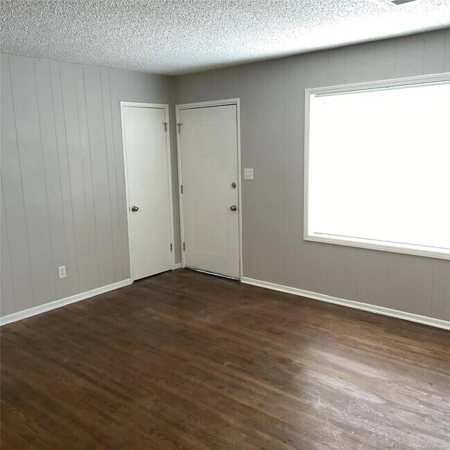 Building Photo - 1047 N Louisville Ave