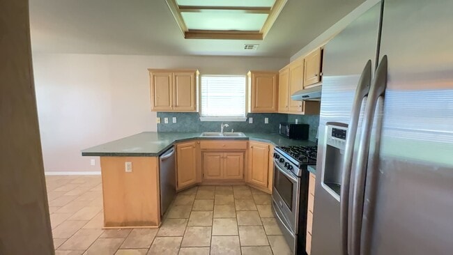 Building Photo - Welcome to this charming 3-bedroom, 2-bath...