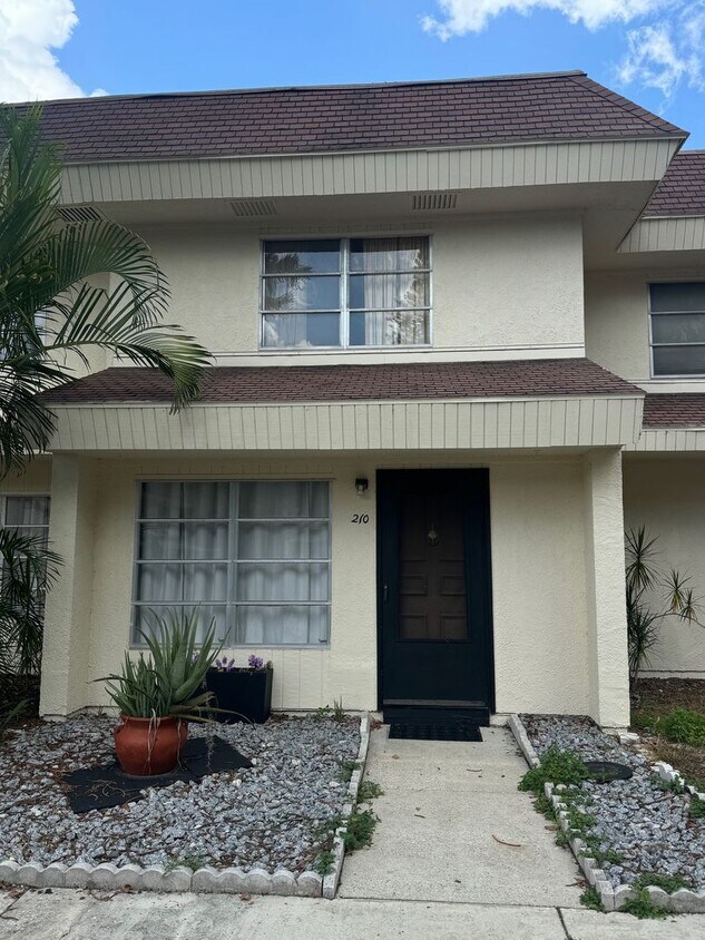 Primary Photo - 210 Elliot Ave