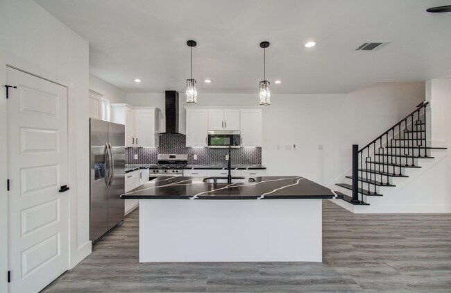 Foto del edificio - 6531 Rosemary Ln