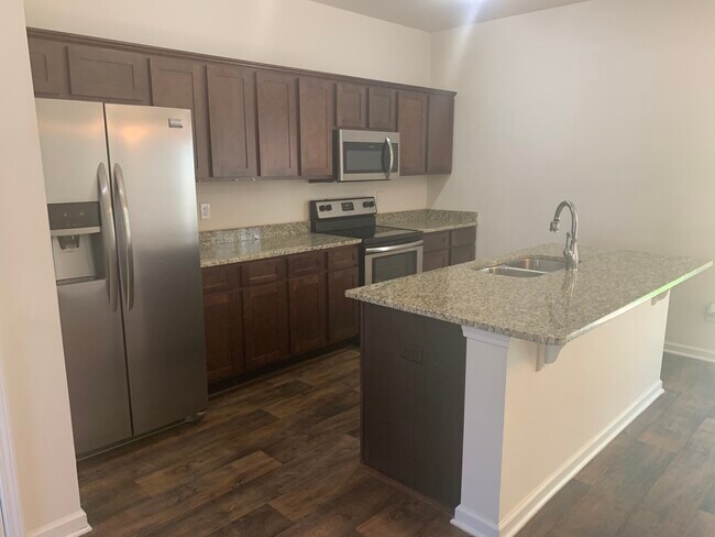 Foto del edificio - 215 Orange Pond Ct