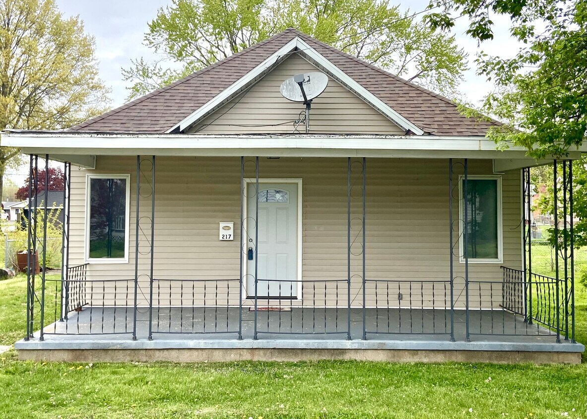 Primary Photo - 217 Maple St