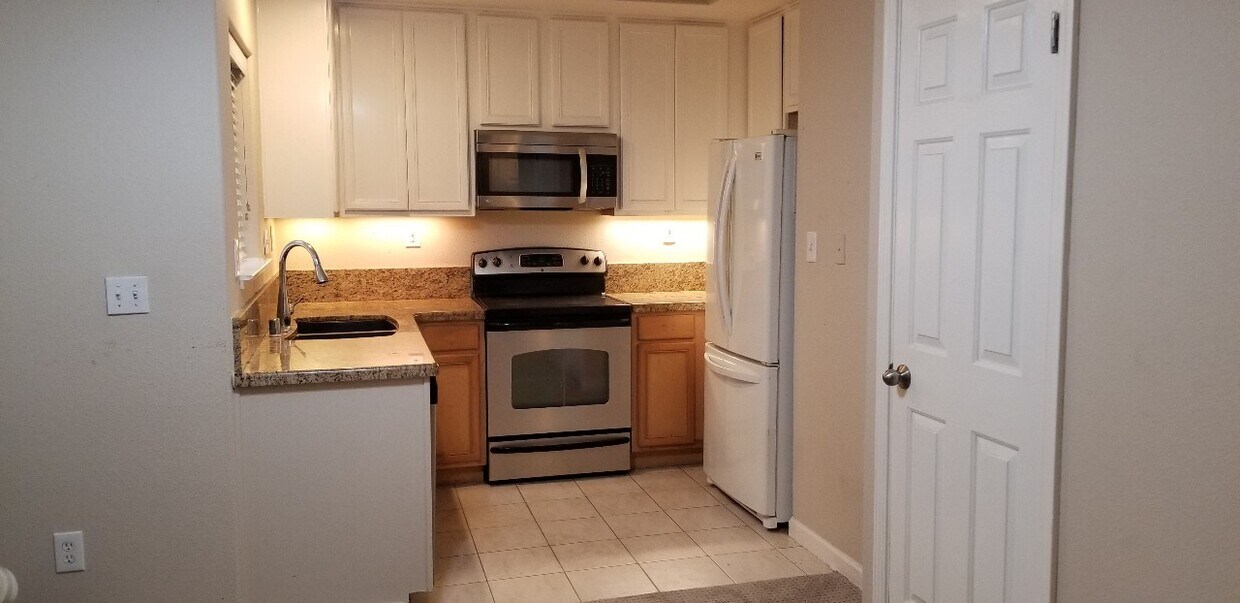 Building Photo - 5471 Sanchez Dr