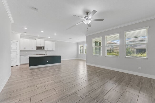 Building Photo - Stunning 4 BR + LOFT /2.5 BA/ 2 CG home in Gorgeous Bexley!