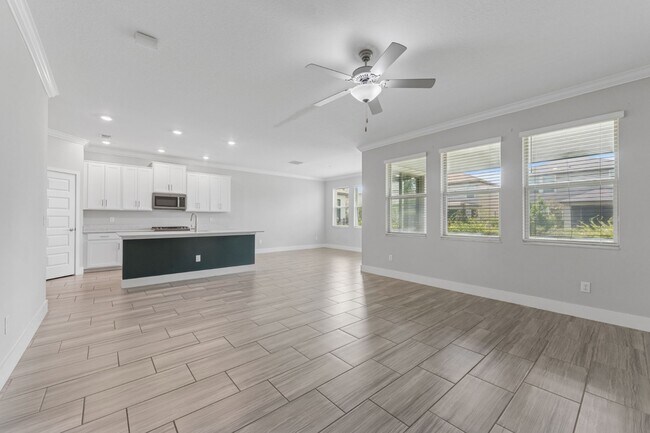 Foto del edificio - Stunning 4 BR + LOFT /2.5 BA/ 2 CG home in Gorgeous Bexley!