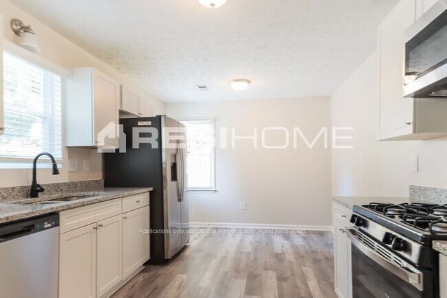 Building Photo - 1591 Sugarmaple Ln Sw