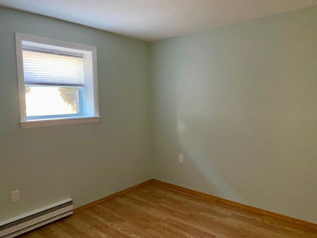 Building Photo - Updated Medford One Bed Condo With Parking