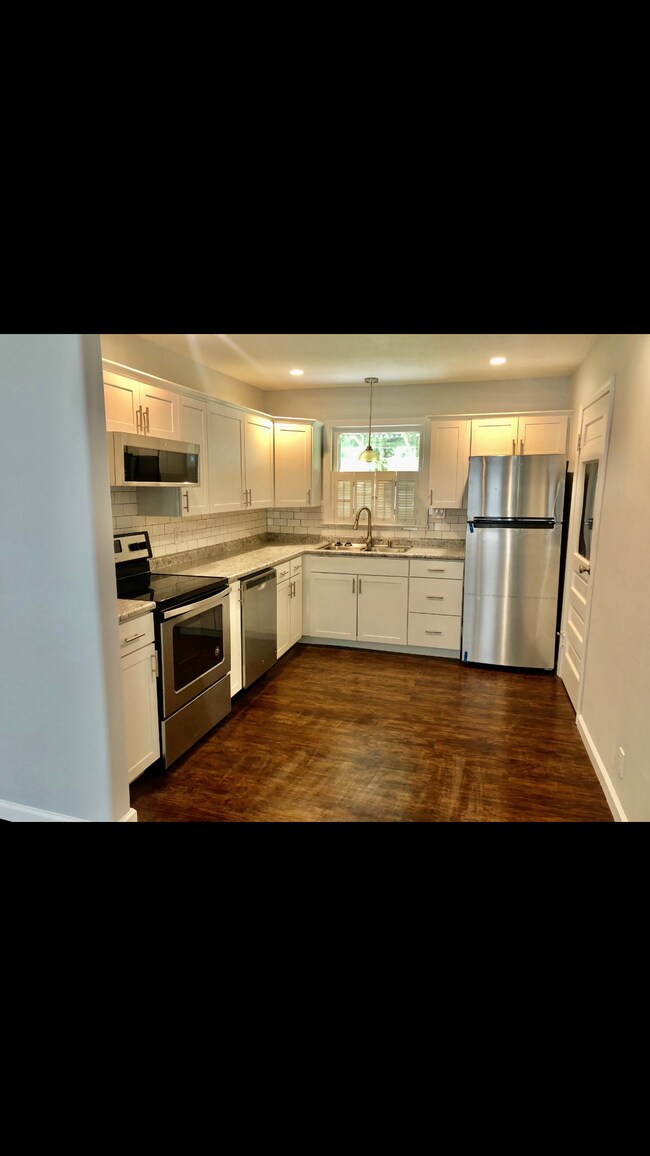 Building Photo - 2213 S Mosley Ave