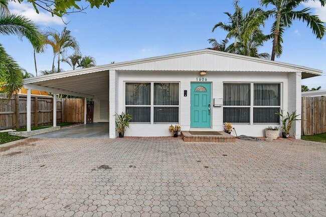 Building Photo - 1606 NE 15th Ave