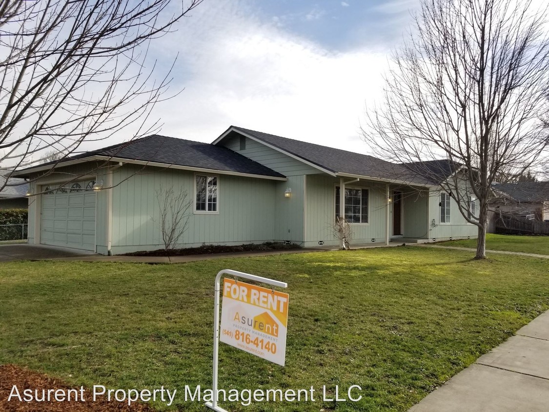 Primary Photo - 1104 Coachman Dr