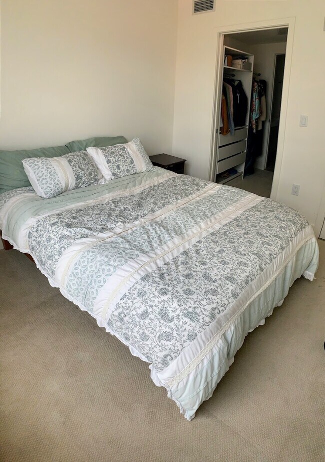 bedroom - 719 Larkin St