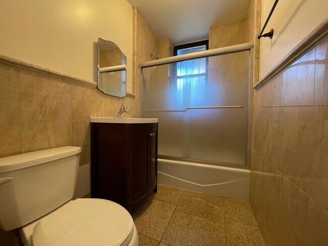 Foto del edificio - 1410 W Wilson Ave