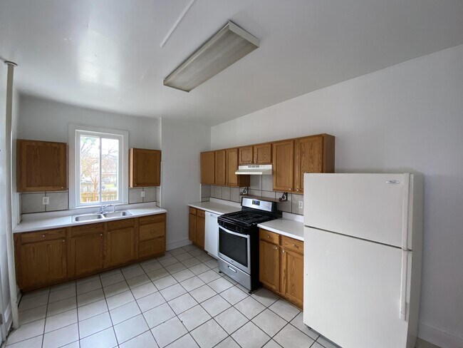 Building Photo - 312 W Cottage Pl