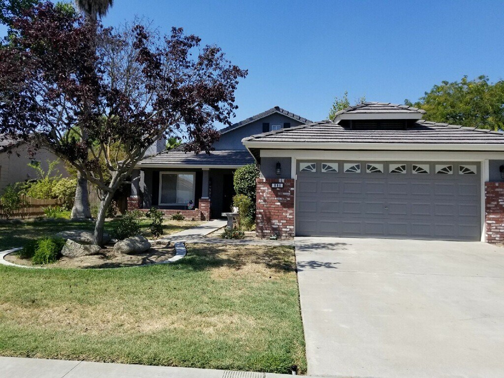 Primary Photo - 888 E Palm Dr