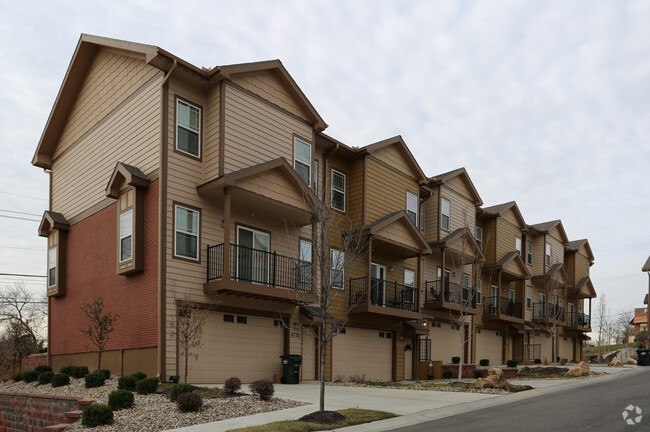 Foto del edificio - Westchester Townhomes Apartments