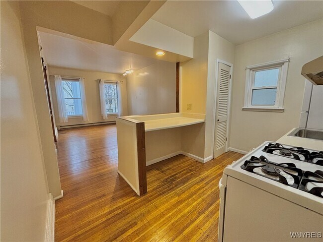 Foto del edificio - 669 Potomac Ave