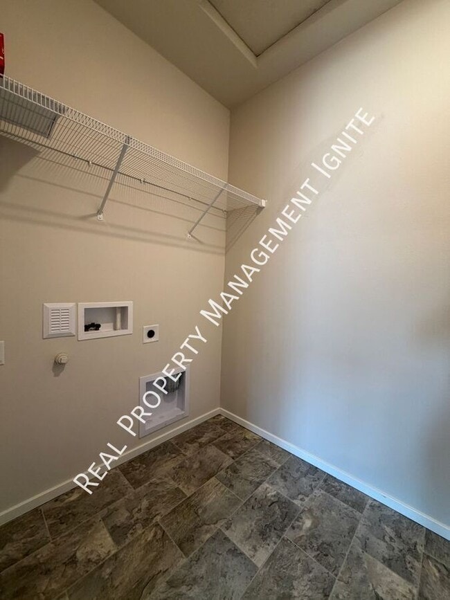 Building Photo - 1430 NW Upas Pl