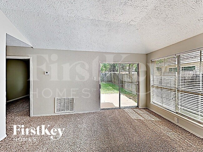 Foto del edificio - 17326 Davenway Dr