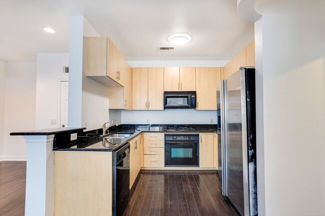 Foto del edificio - Spacious 2-Bedroom Condo in the Heart of East Village!